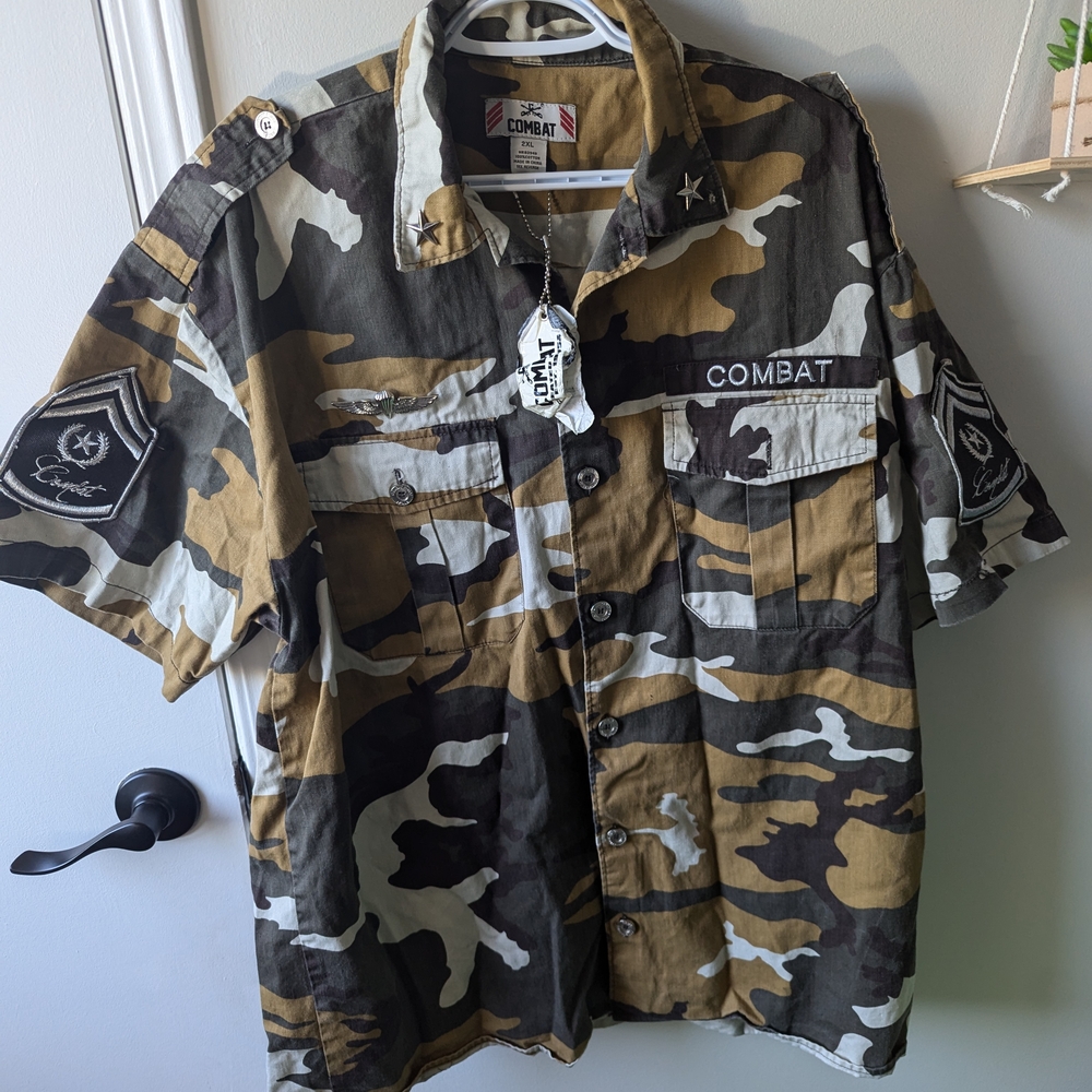 BNWT Combat Men's Camouflage City Print Button Down Shirt